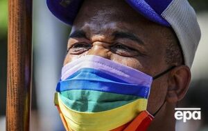 У Берліні, незважаючи на карантин, відбувся гей-парад Christopher Street Day. Фоторепортаж