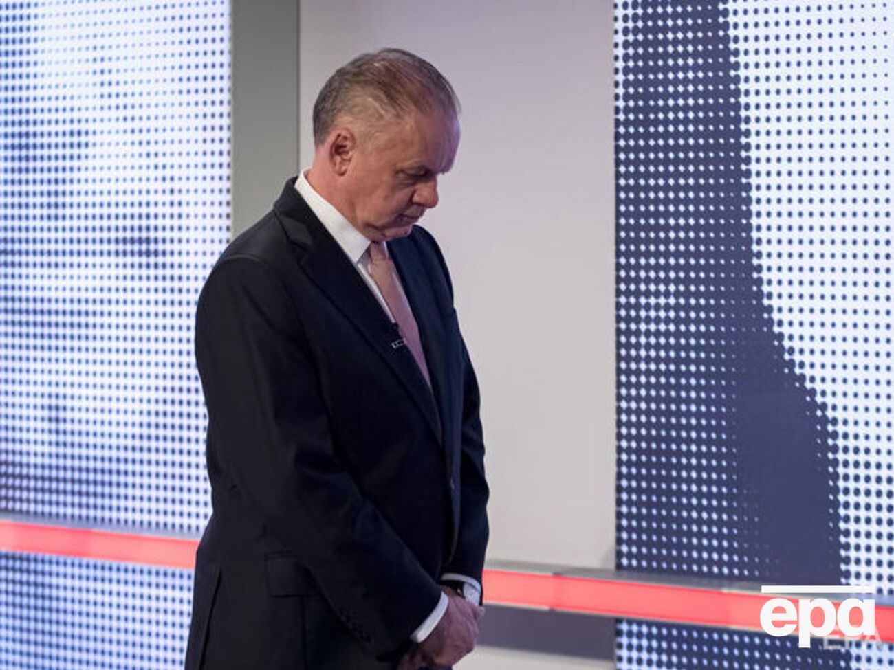 Киска ложится на операцию