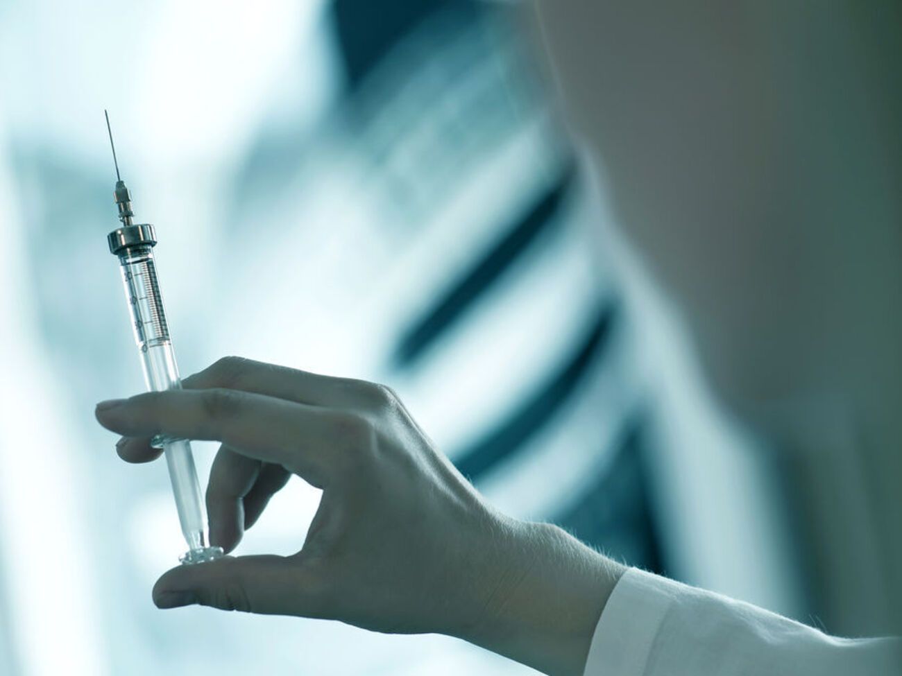 У світі проводять приблизно 120 випробувань вакцини від COVID-19