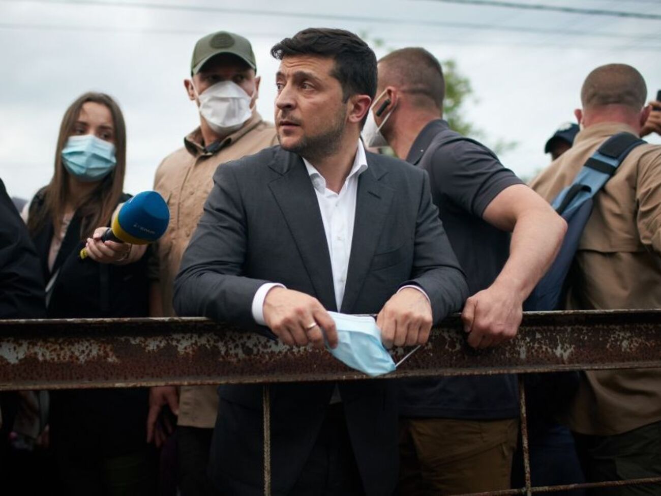 Рейтинг Зеленского за месяц упал на девять процентных пунктов