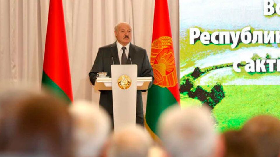 Лукашенко: Коли я говорив, що трактор вилікує, я розумів, що треба посіяти, бо жерти буде нічого