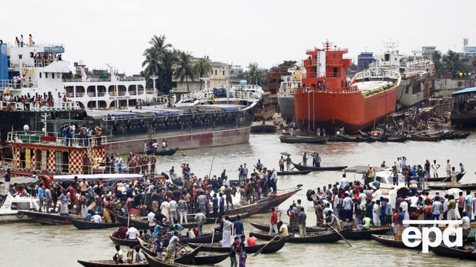 Десятки людей хотели помочь спасателям