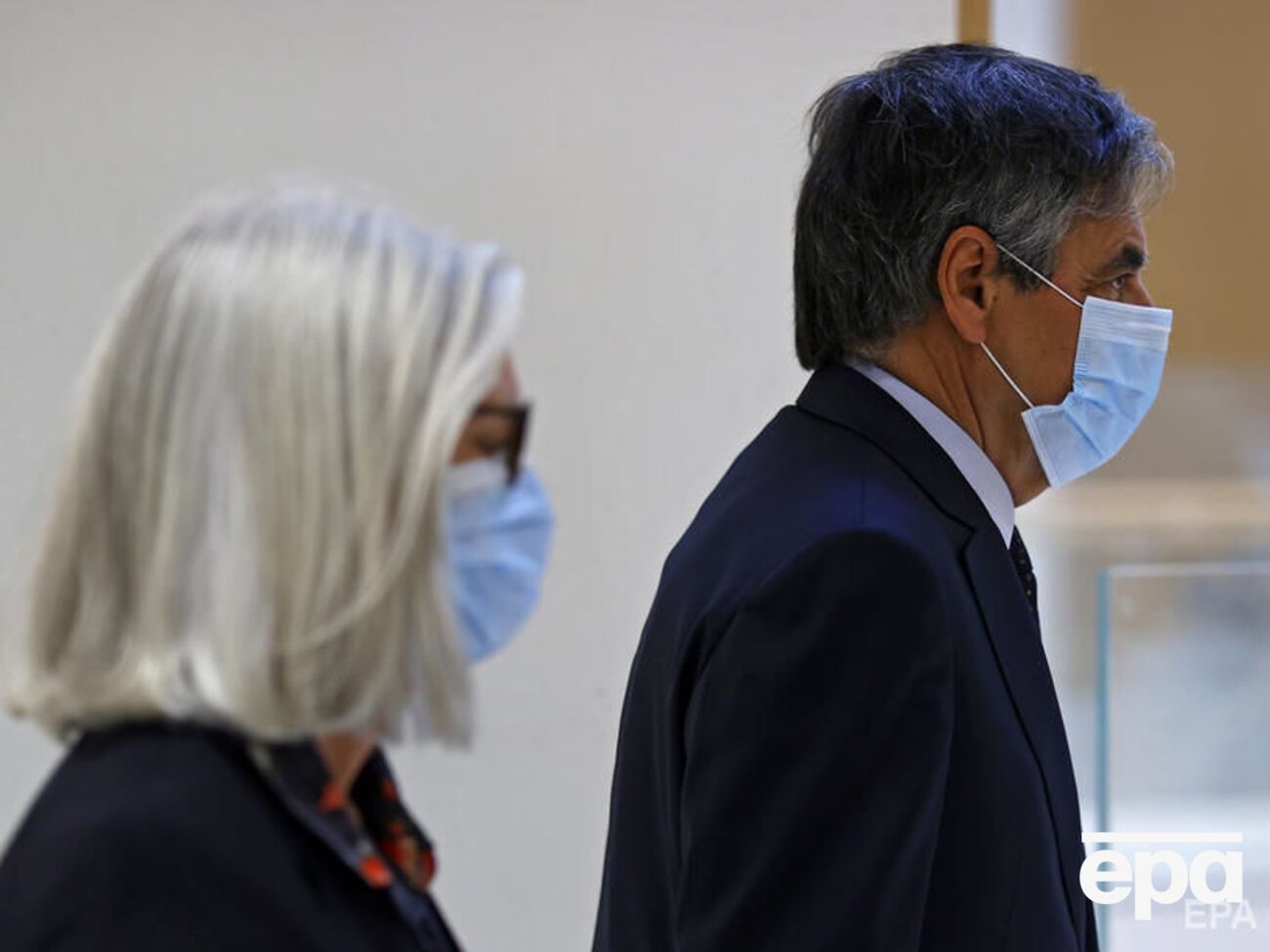 Суд признал супругов Фийон виновными