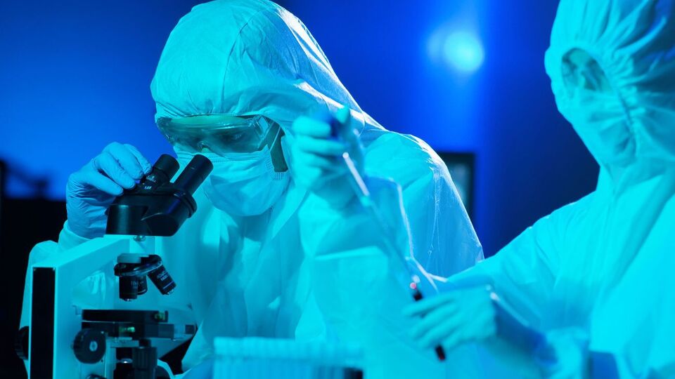 Науковці вивчають мутації коронавірусу, щоб зрозуміти перебіг його еволюції