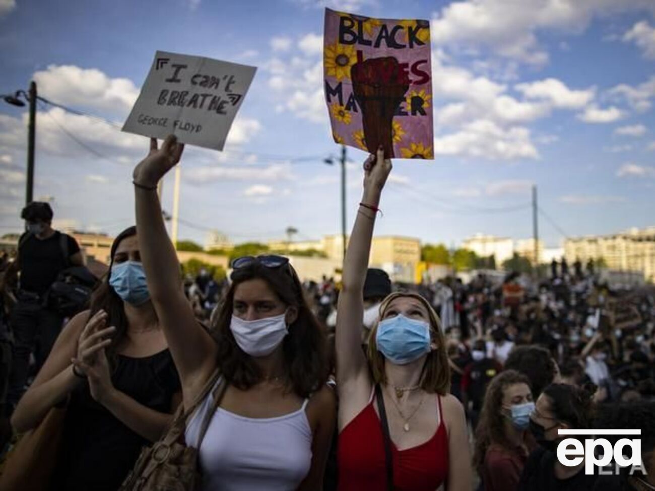 В Париже произошли столкновения, полиция применила&nbsp; слезоточивый газ, резиновые пули