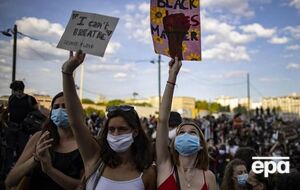 В Париже произошли столкновения, полиция применила слезоточивый газ, резиновые пули