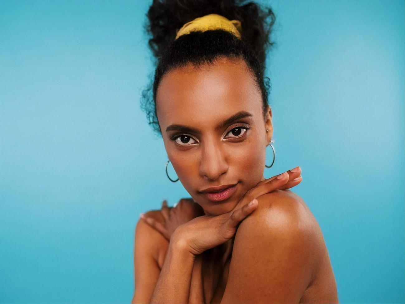 Мбани оголилась для фото