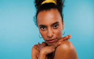 Мбани оголилась для фото