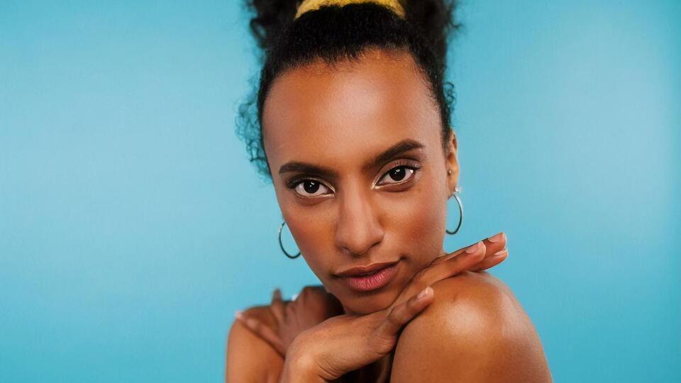 Мбани оголилась для фото