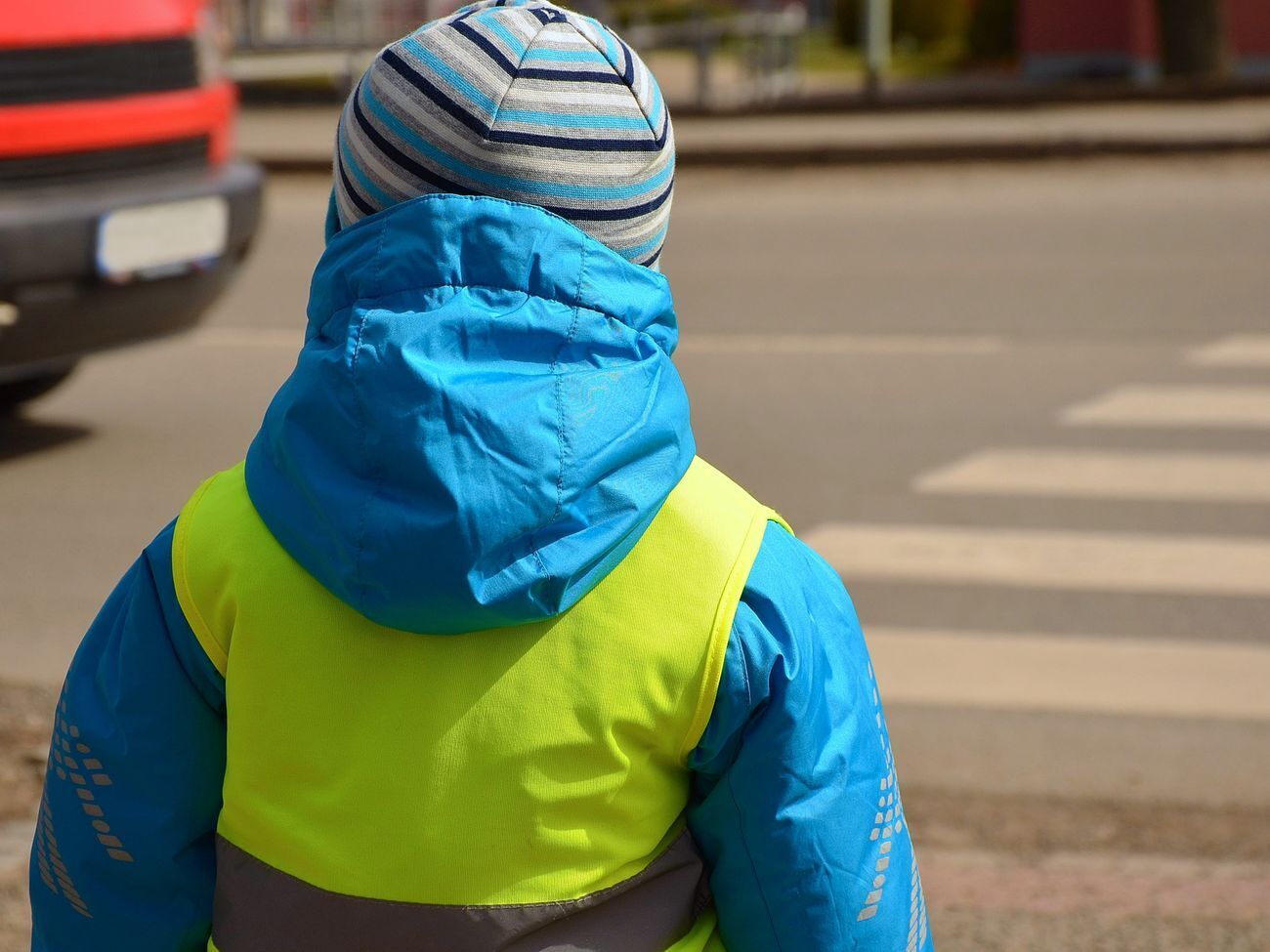 Рада хочет обязать украинцев носить в темное время суток световозвращающие жилеты, ленты или наклейки&nbsp;