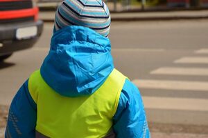 Рада хоче зобов'язати українців носити в темний час доби світлоповертальні жилети, стрічки або наклейки