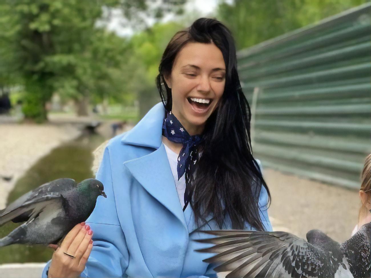 Віка з "НеАнгелів" приручила голубів