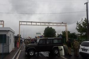 За даними Зеленського, серед скупчення машин на "Тисі" тільки п'ять мікроавтобусів належали ініціаторам блокування