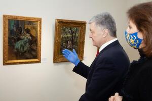 Порошенко с супругой презентовал выставку картин, которые фигурируют в производстве ГБР, 26 мая в Музее Ивана Гончара. Позже суд ее арестовал