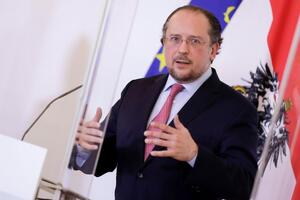 Шалленберг заявил, что Австрия хочет как можно скорее восстановить "полную свободу путешествий"