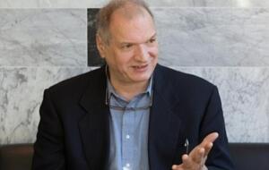 Фельштинский: Трамп является главным подстрекателем и провокатором в любом конфликте, так как лично он победить может только на гребне раскола