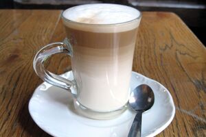 Каву в Україні дозволено пити на літніх майданчиках, але не всередині кав'ярень