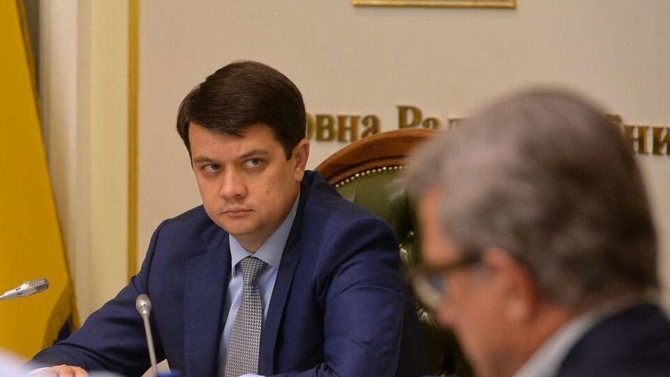 Разумков заявив, що в міжсесійний час депутати мають працювати, а не відпочивати