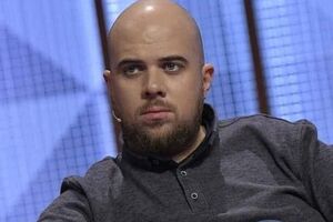 Коронавирус немного помог удержаться рейтингу Зеленского, взявшего лидерство в борьбе с эпидемией. Теперь же заработал обратный механизм