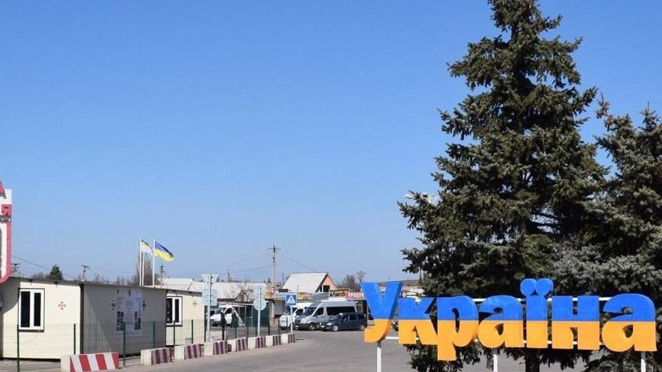 За вчерашний день через КПВВ "Станица Луганская" прошло более 800 человек