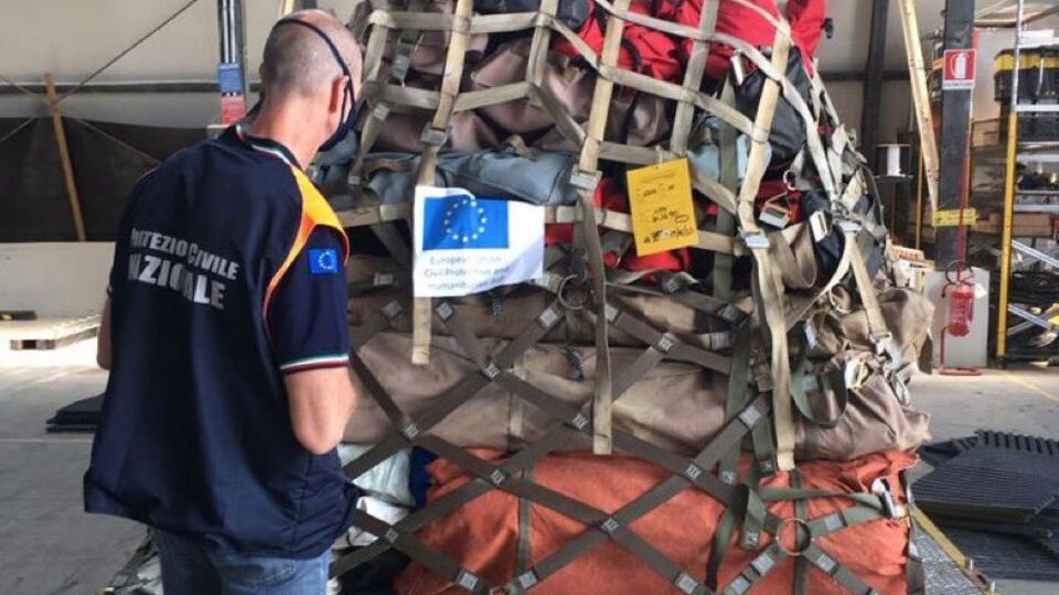 В Україну доправлено намети, водозабірні насоси, вежі-маяки й інші матеріали