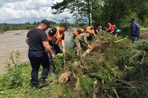 В Черновцах в результате наводнения повреждены домохозяйства, автодороги, водоканал