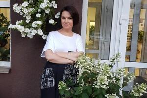 Мазур: Приезжаешь в эфирный день в офис – а тут тебя звезды подстерегают на каждом шагу. Ну и как реагировать на такое?