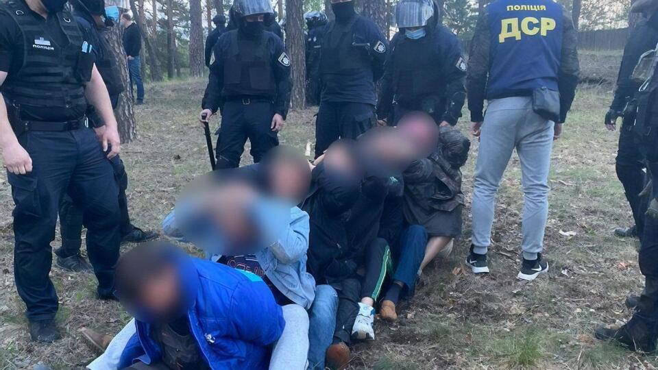 Полиция задержала по меньшей мере шесть человек
