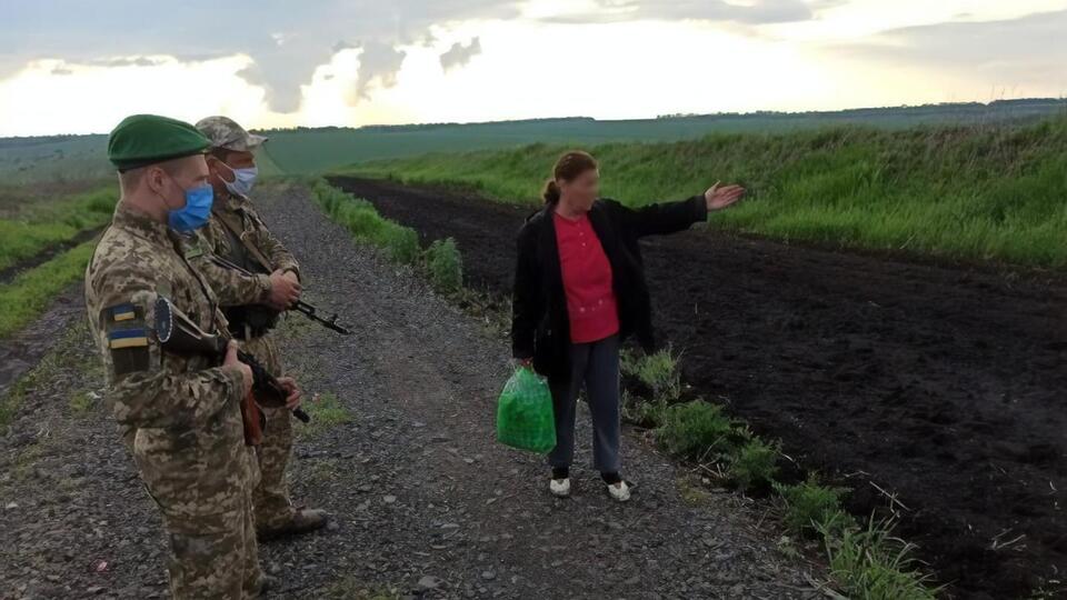 Нарушительницу задержали для установления личности и выяснения обстоятельств правонарушения