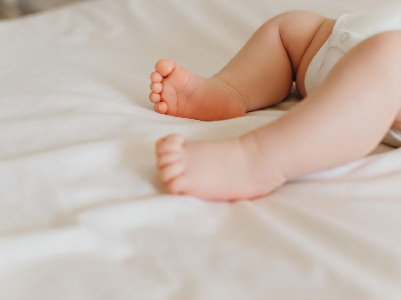 Лікарі "швидкої" констатували смерть однорічної дівчинки внаслідок закриття дихальних шляхів