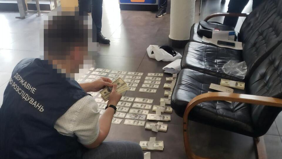 Прокурора задержали в помещении банка