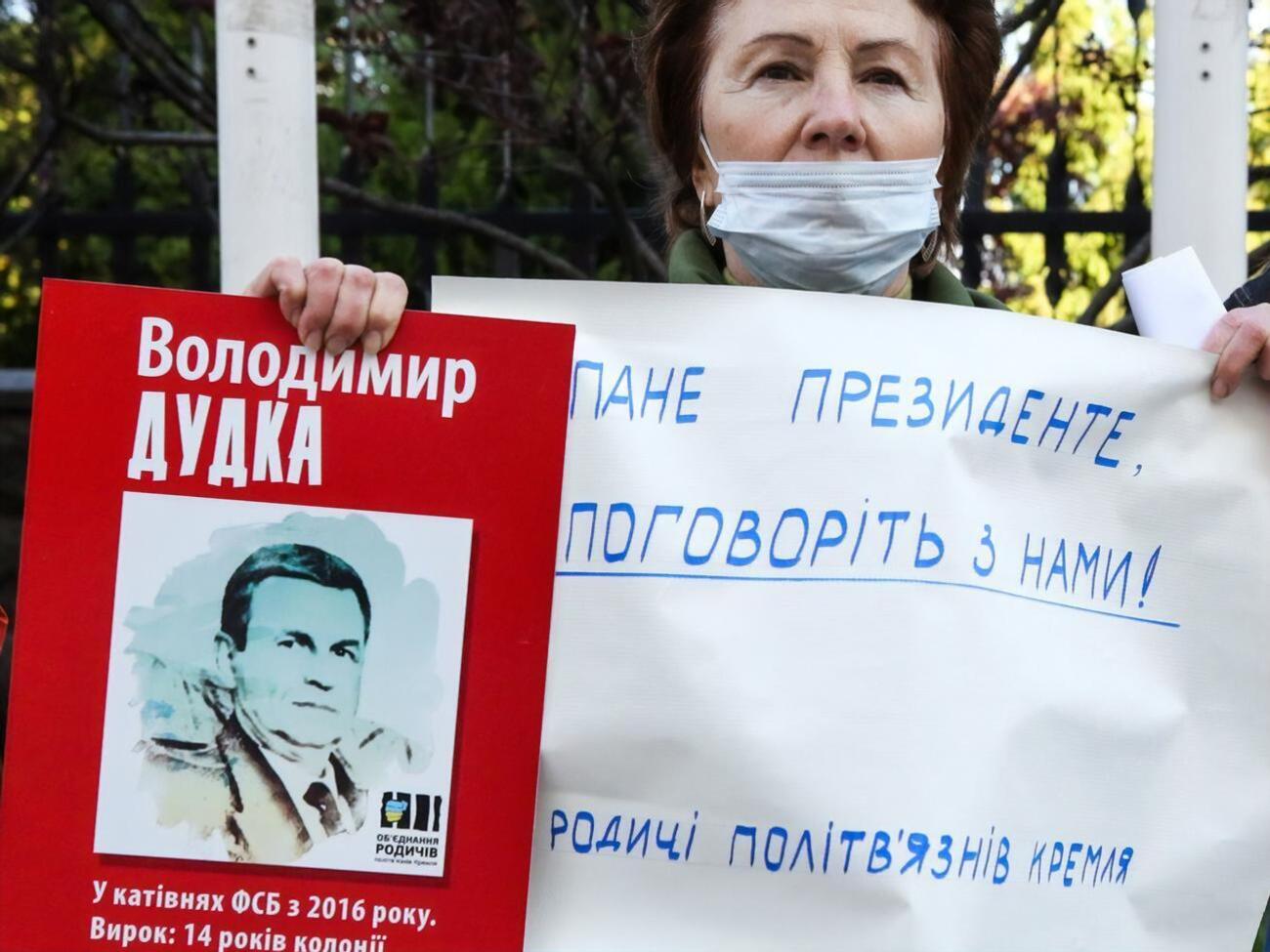 Акция родственников политзаключенных прошла 21 мая под Офисом президента