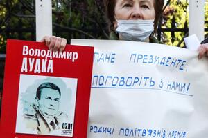 Акция родственников политзаключенных прошла 21 мая под Офисом президента