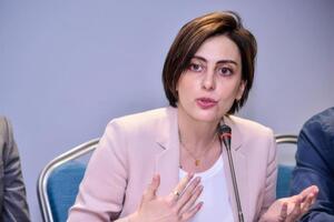 Деканоидзе подчеркнула, что людей интересует справедливость и решение проблем, которые назревали за последнее время