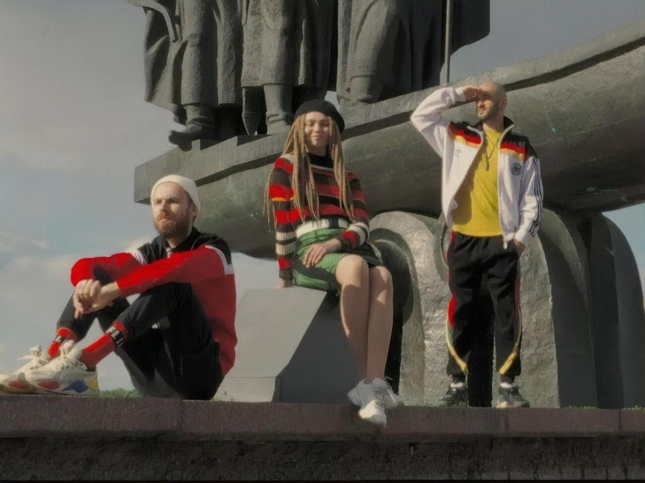 Група [O]: Нашу пісню ми присвячуємо місту, у якому здійснюються наші мрії