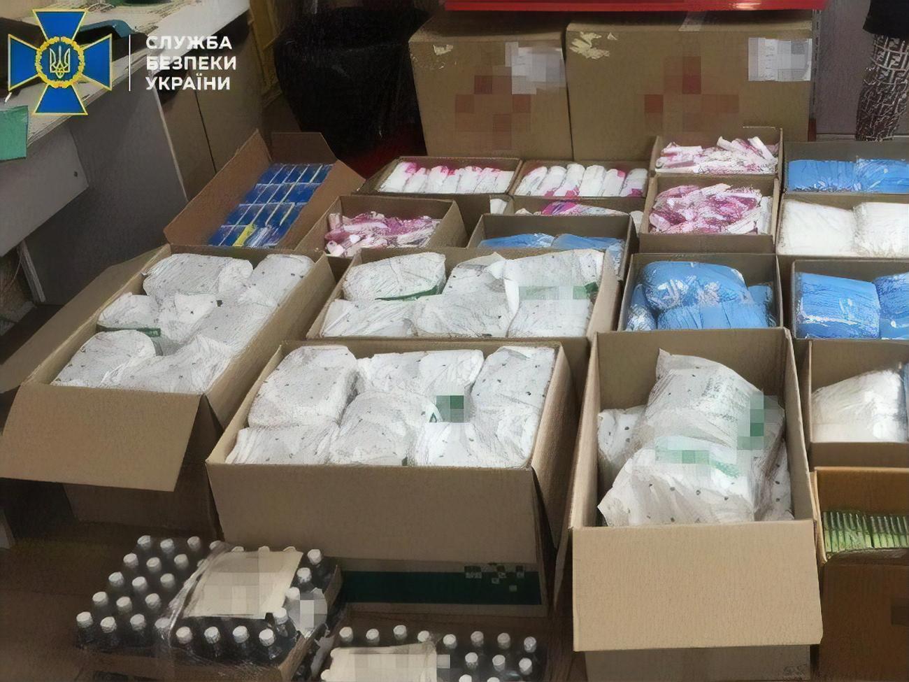 Продукцию привозили на линию разграничения под видом гуманитарной помощи, затем ее развозили курьеры