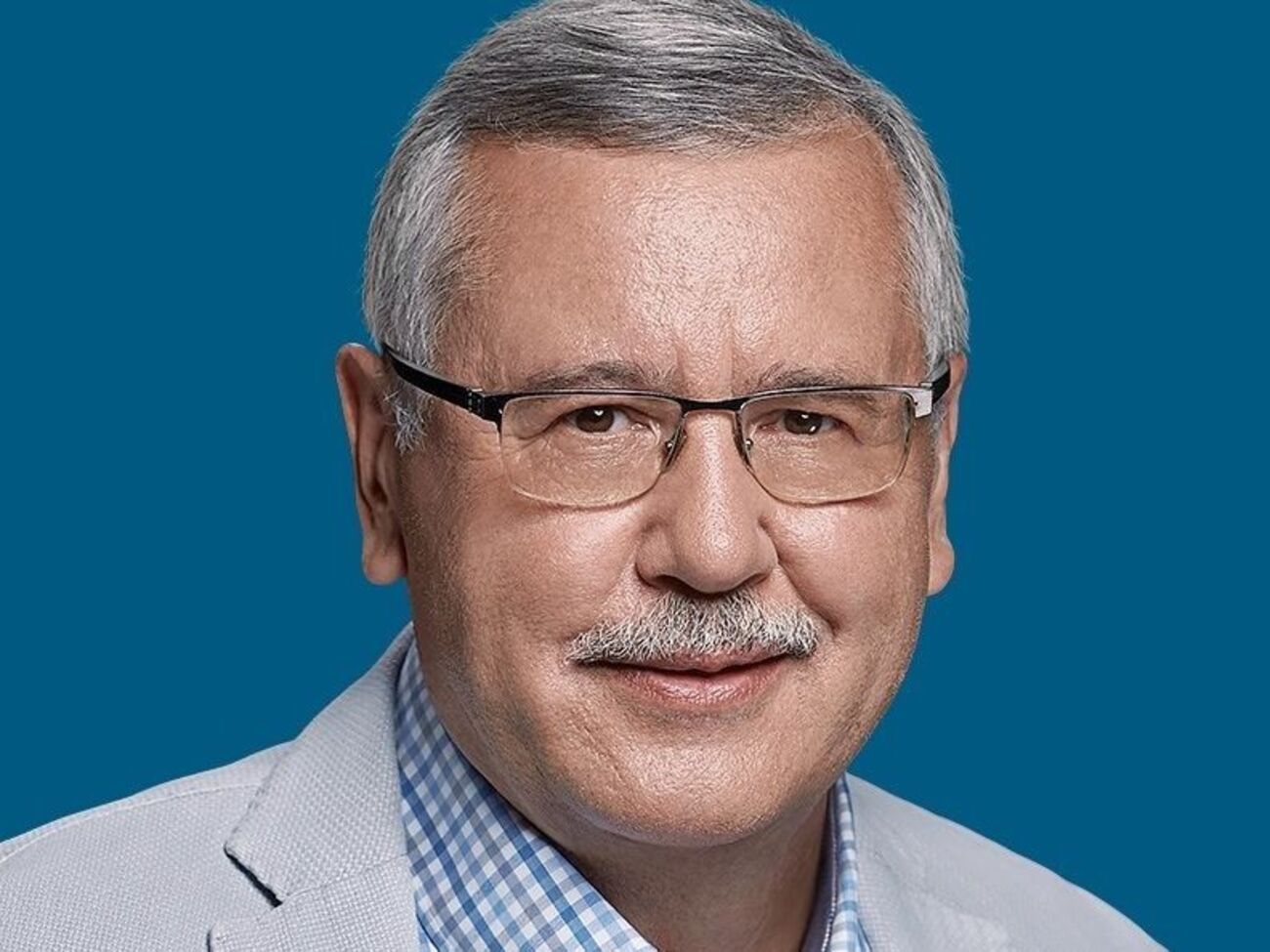 Позаблоковість України вимагає збільшення оборонного бюджету в 4–5 разів. Але вступ до НАТО підтримує менше половини дорослого населення