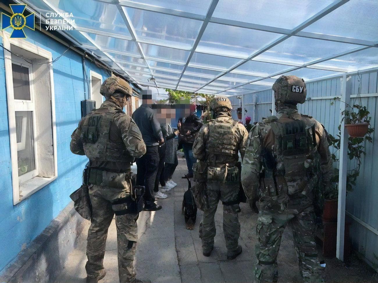 4 июня сотрудники спецслужбы задержали группу полицейских в Днепропетровской области