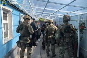 4 июня сотрудники спецслужбы задержали группу полицейских в Днепропетровской области