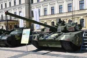 Завод імені Малишева спеціалізується на виробництві і ремонті бронетехніки