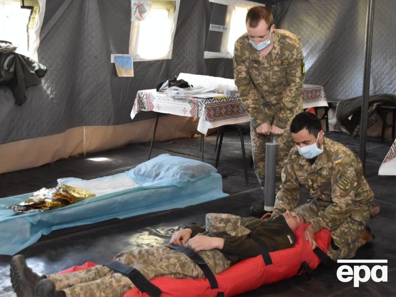 В зоне боевых действий на Донбассе российские оккупационные войска обстреляли позиции ВСУ и ранили двух украинских бойцов