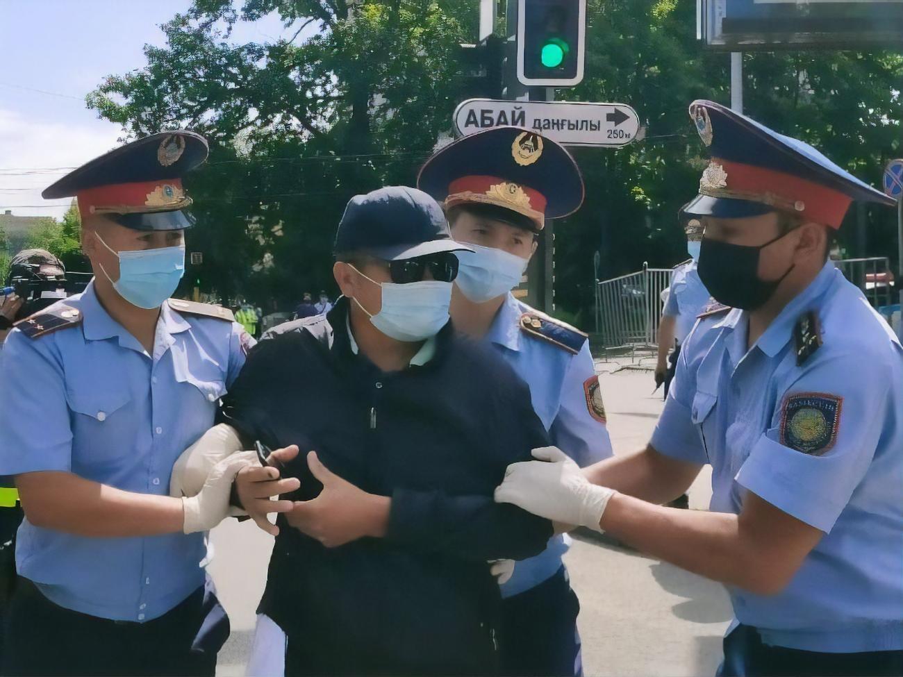 Только в Алматы задержали более 100 человек