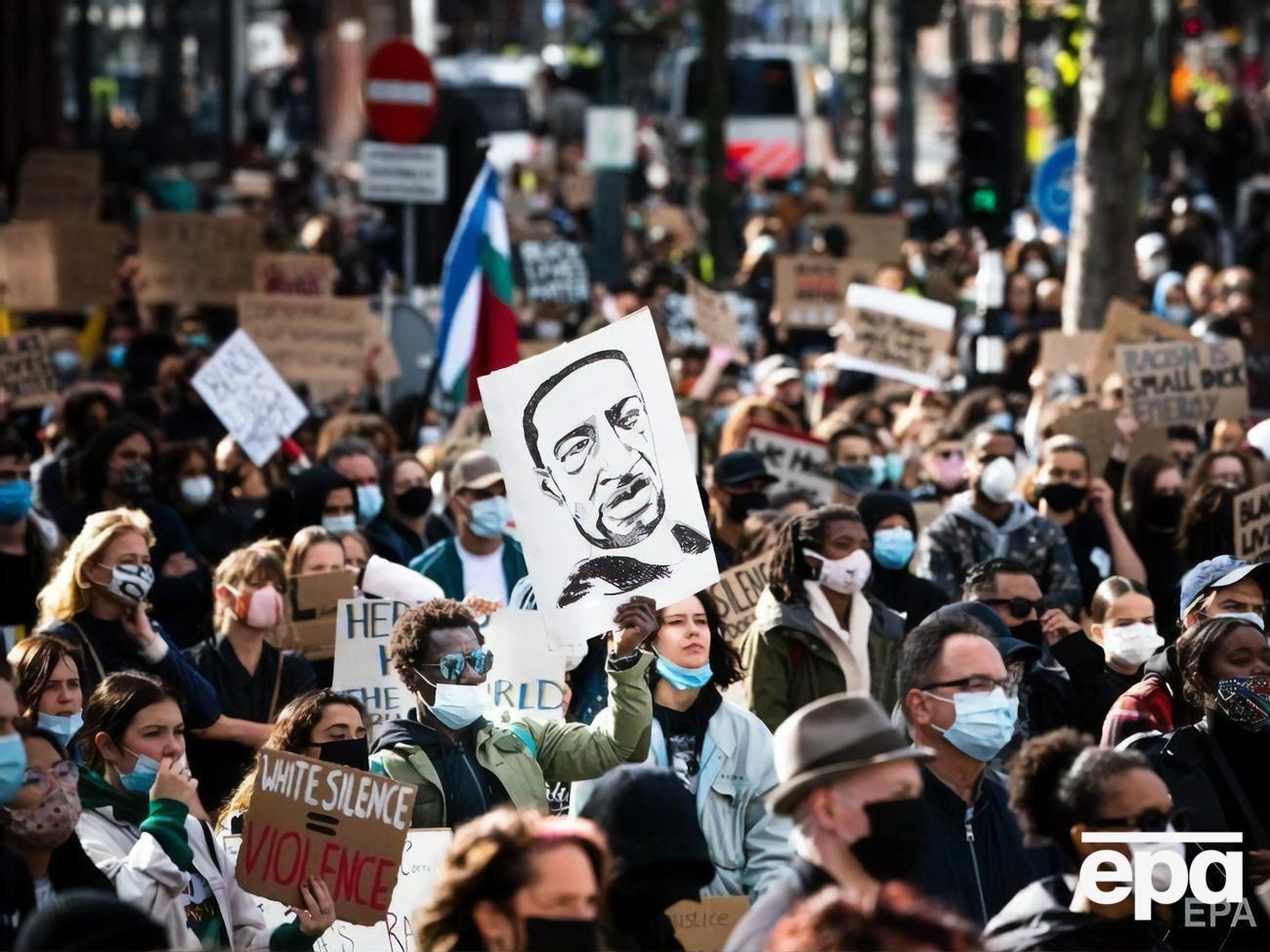 Гибель Джорджа Флойда спровоцировала массовые протесты в США и других странах (на фото акция против полицейского произвола в Эйндховене, состоявшаяся 6 июня)