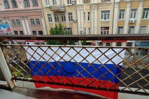 Вікна квартири жінки виходять на центральну вулицю міста – вулицю Артема