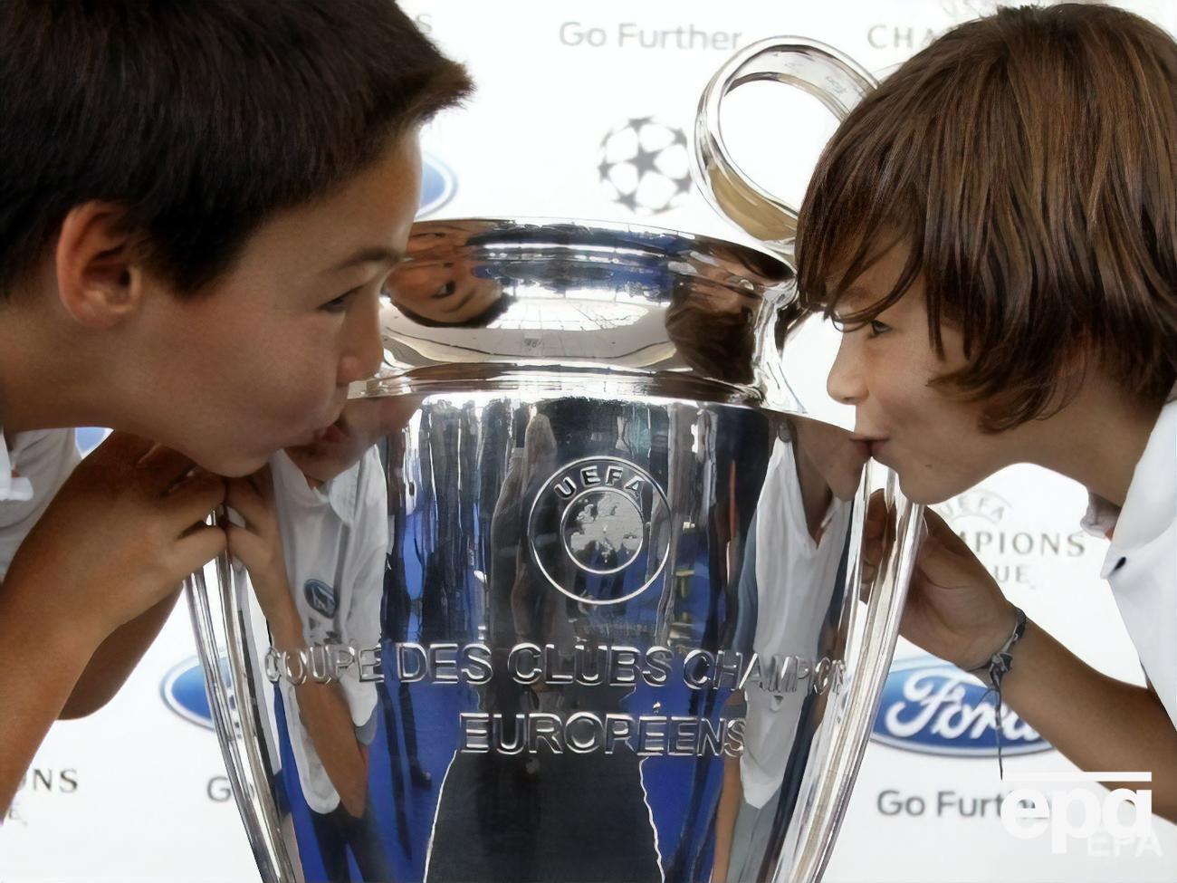 Трофей победителя Лиги чемпионов планируется разыграть в августе