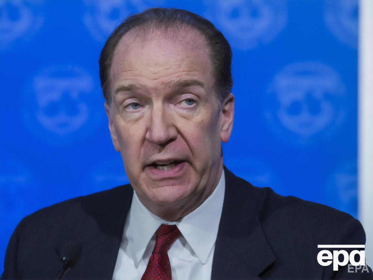 Малпасс прогнозує, що мільйони людей житимуть на рівні, нижчому від "крайньої бідності"