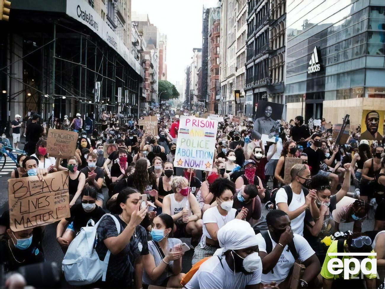 Де Блазио говорит, что протесты в городе стали мирными