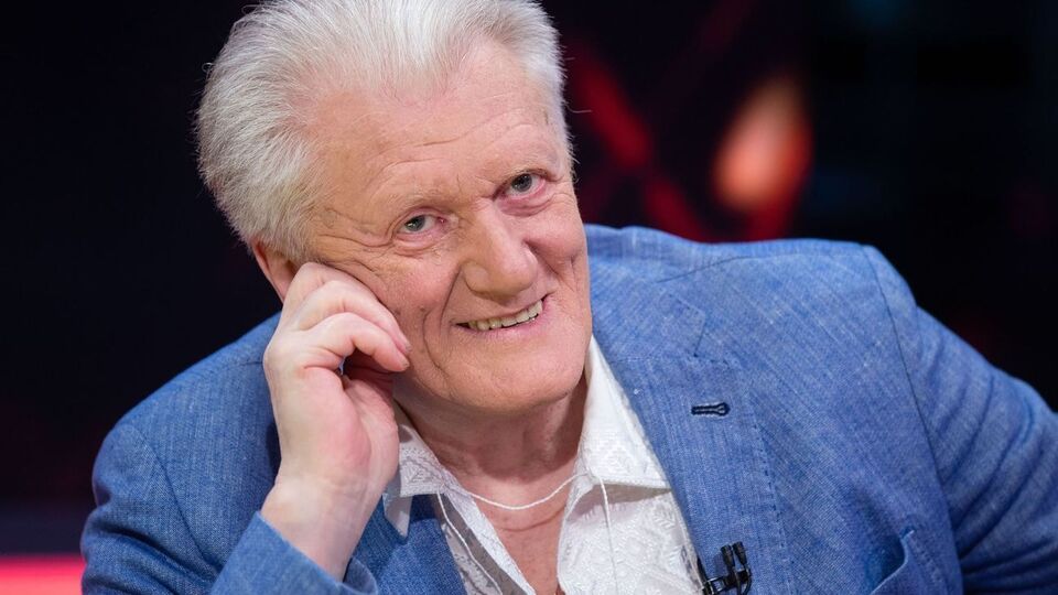 Рыбчинский: Поплавский думал вначале, что будет выступать только перед своими студентами. Но ему так понравилось, он так вошел в роль, что стал звездой нашей эстрады