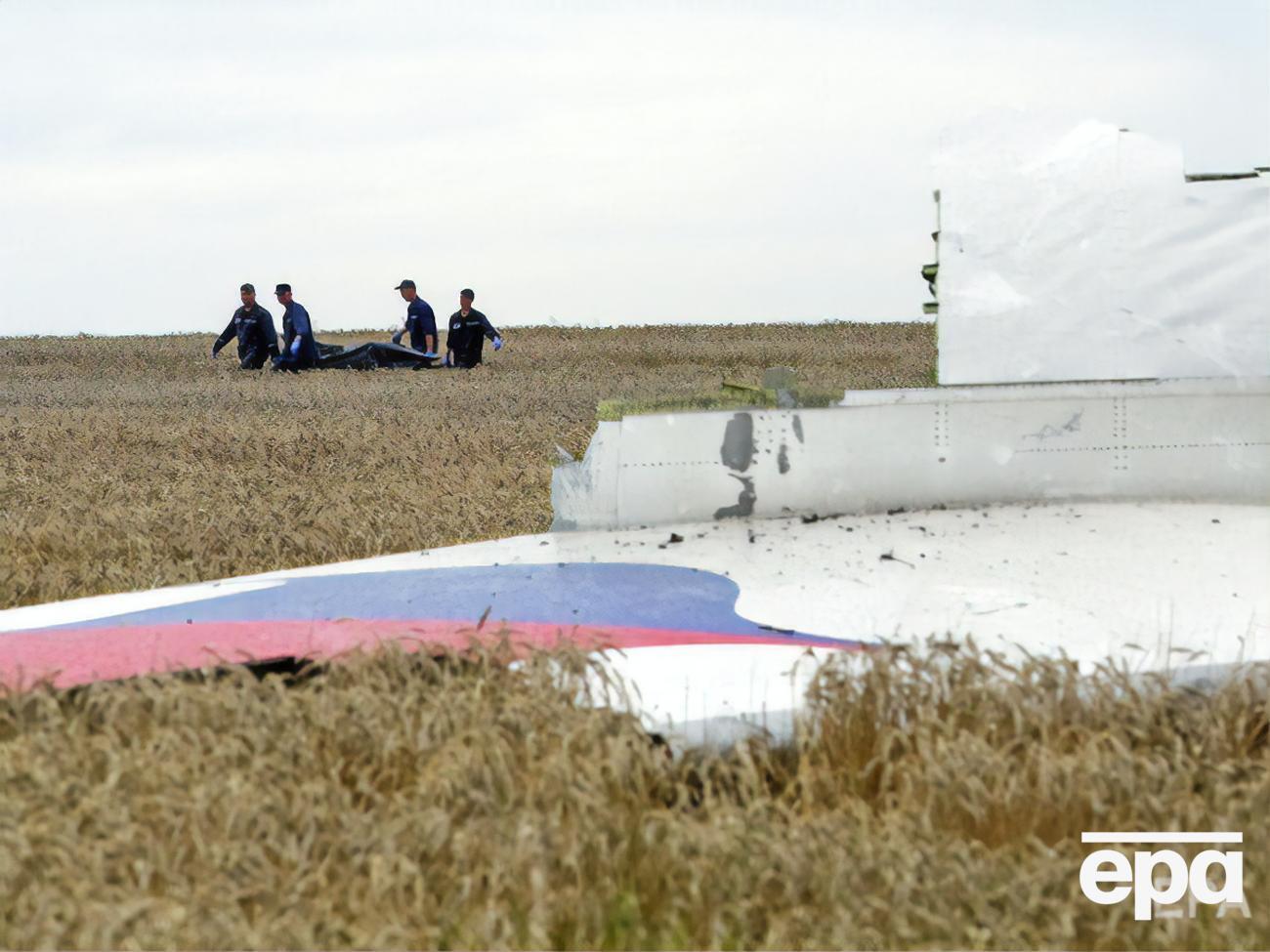 Boeing 777, що летів з Амстердама в Куала-Лумпур рейсом MH17, зазнав аварії 17 липня 2014 року на Донбасі