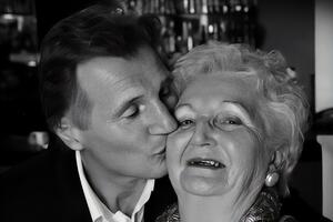 Матери Нисона было 90 лет